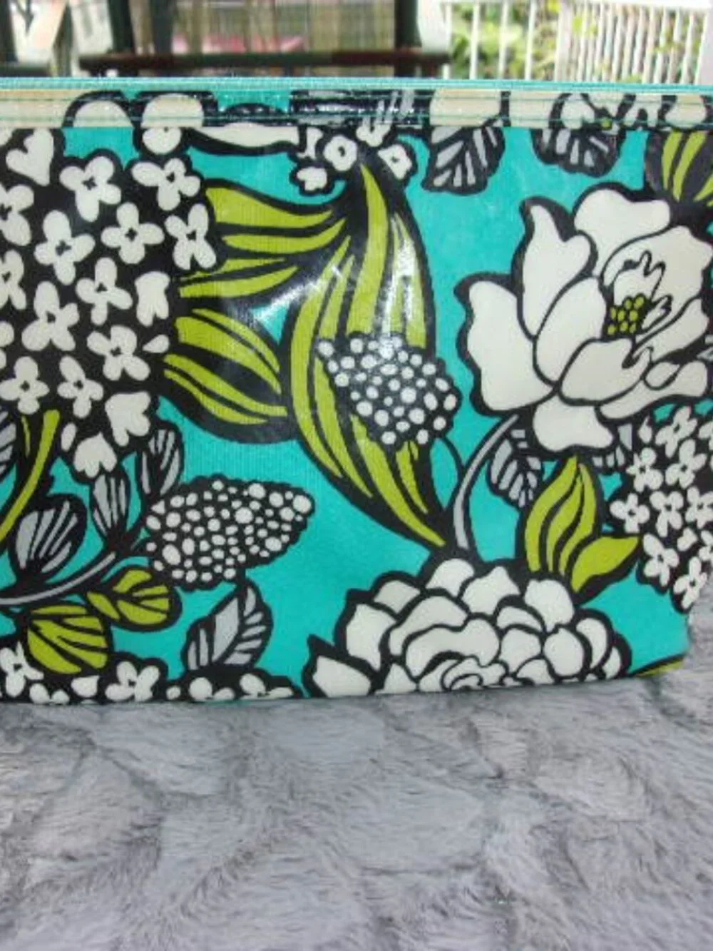 E-288 VERA BRADLEY CLEAR COLORFUL POUCH/COSMETIC/BEACH TOTE (BAG)